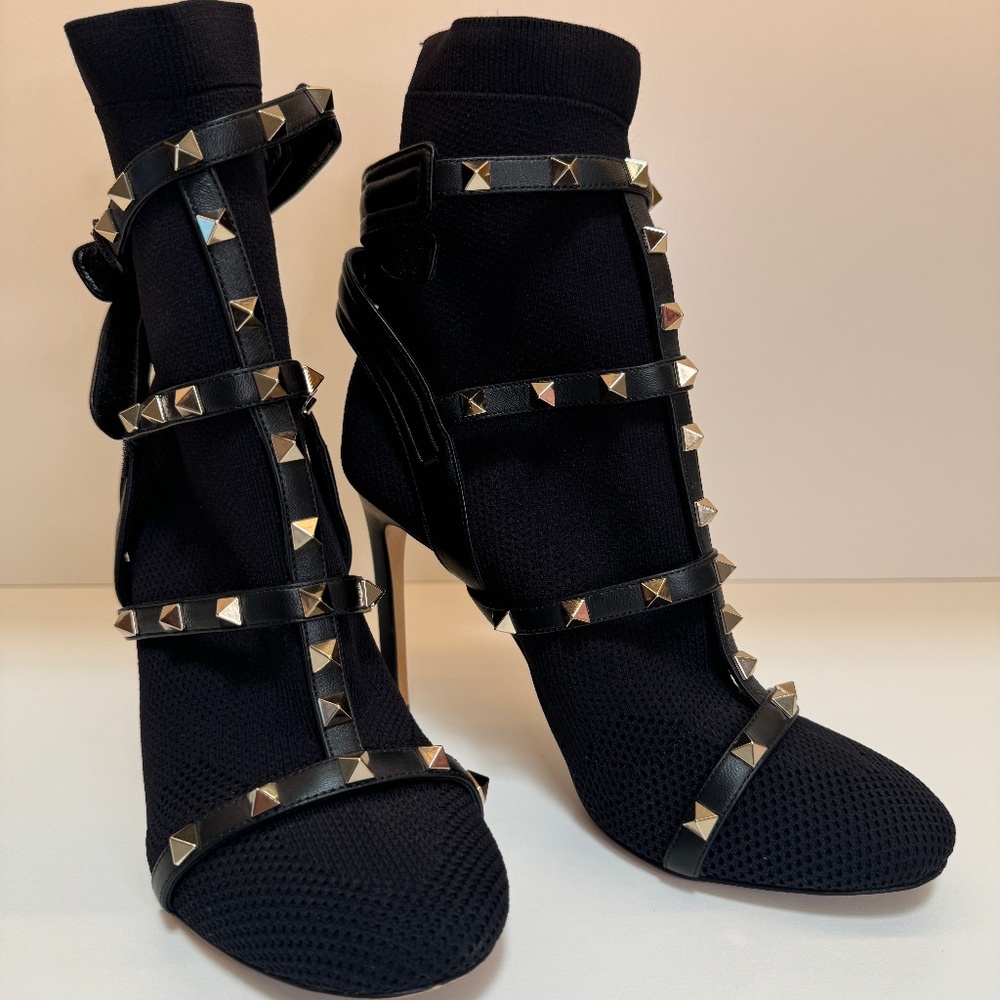 Valentino Garavani Shoes Boots Valentino Garavani Black Rockstud Body- 37.5